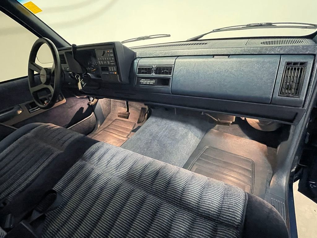 Used 1992  Chevrolet NA image 39