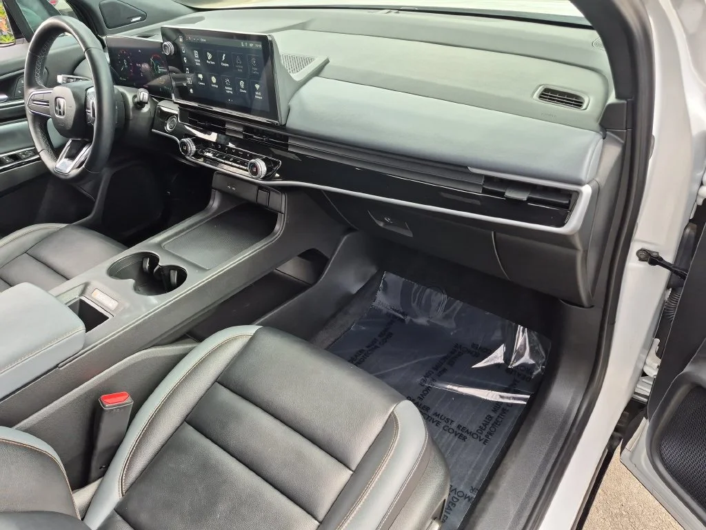 Used 2025  Honda Touring image 9