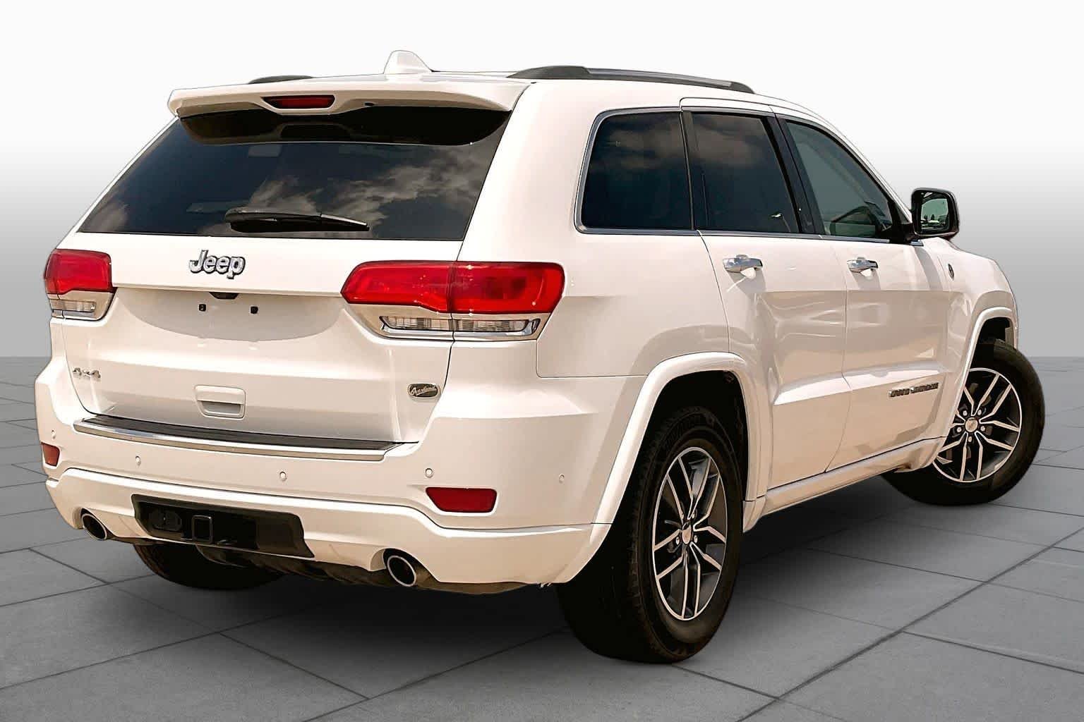 Used 2018 Ivory 3-Coat Jeep Overland image 12