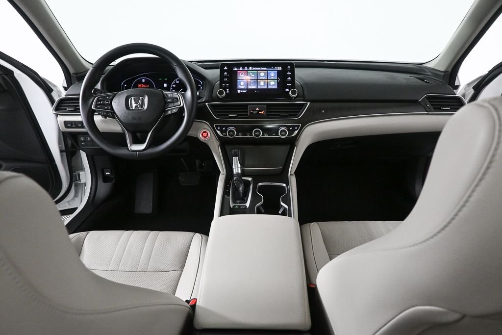 Used 2018  Honda Touring image 16