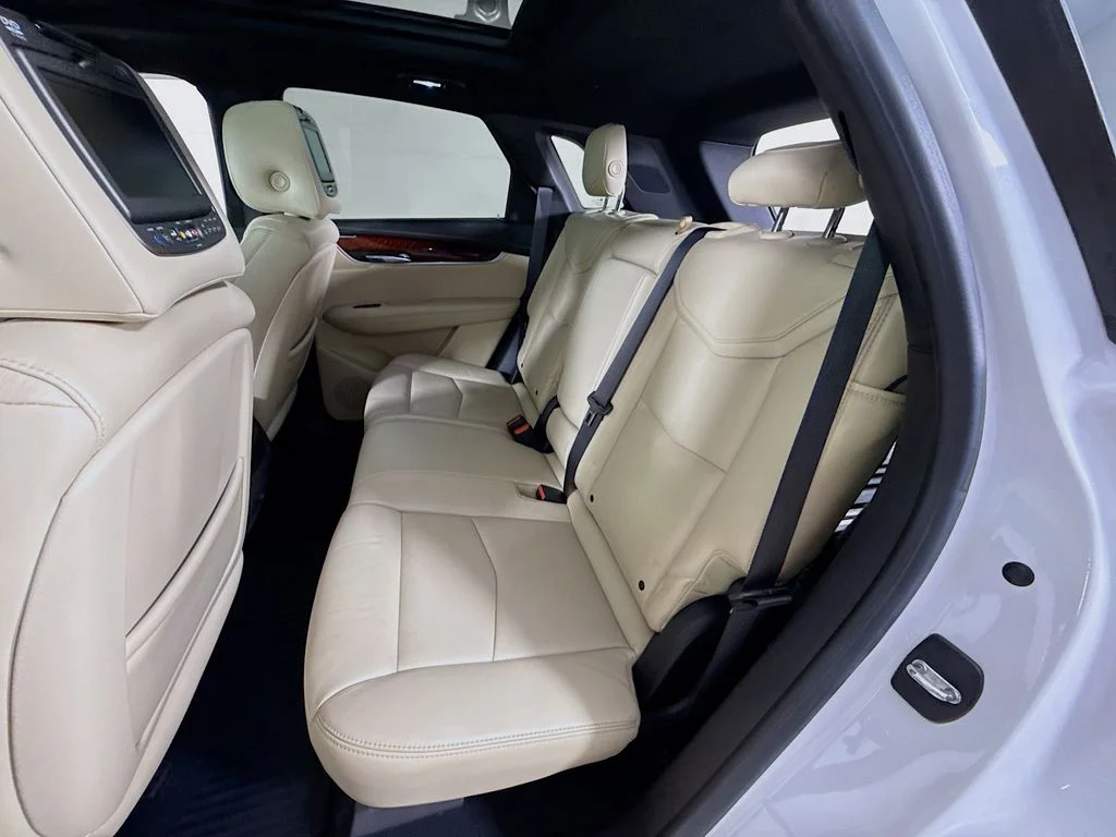Used 2018 Crystal White Tri-Coat Cadillac Luxury AWD image 7