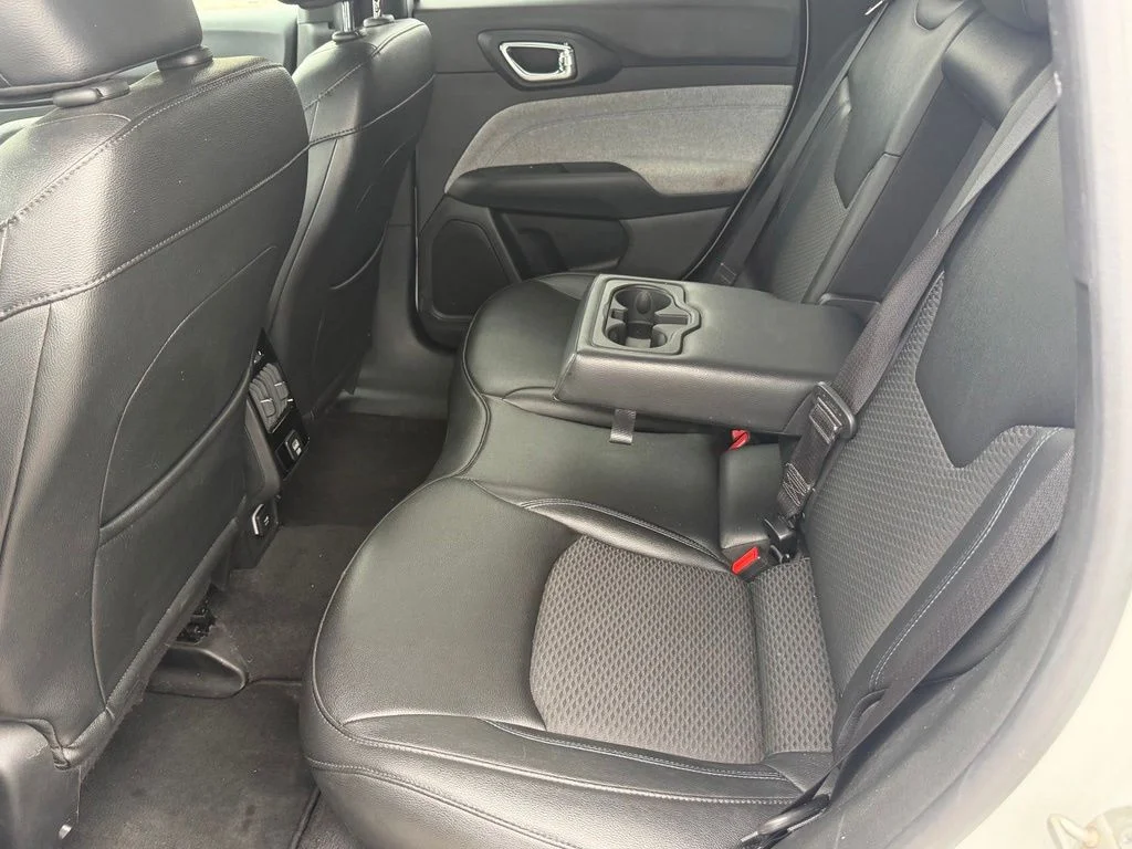 Used 2024 White Jeep Latitude image 55