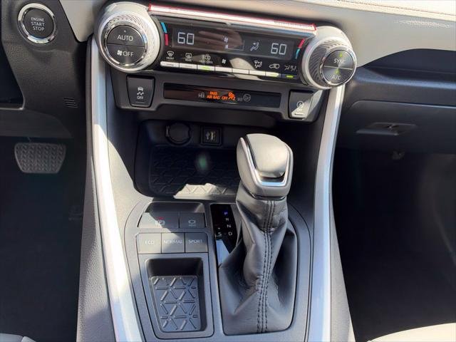 Certified Used 2025 SILVER SKY METALLIC Toyota  image 15