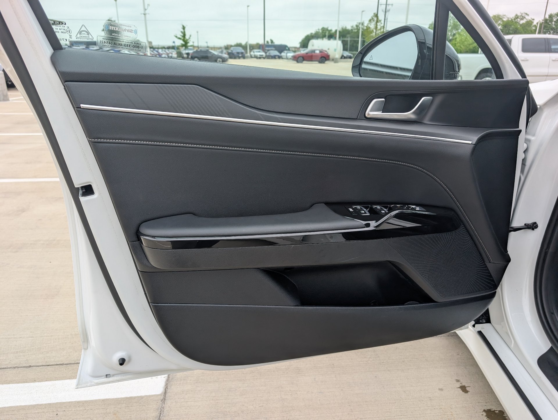 Used 2025 White Kia GT-Line image 23