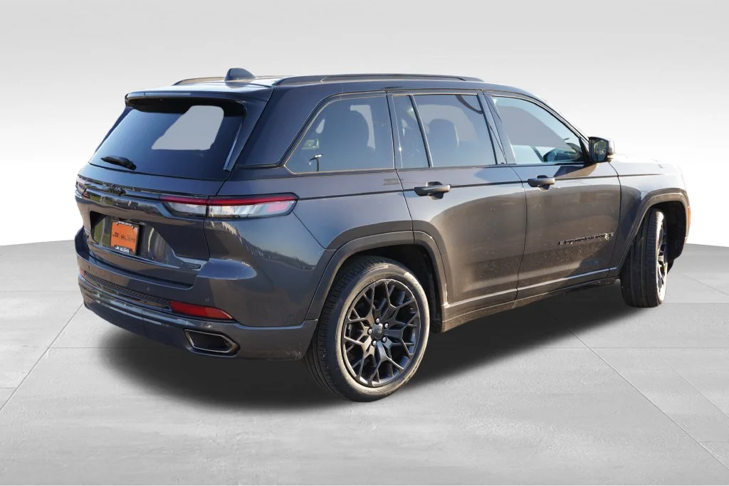 Certified Used 2025 Gray Jeep Summit image 6