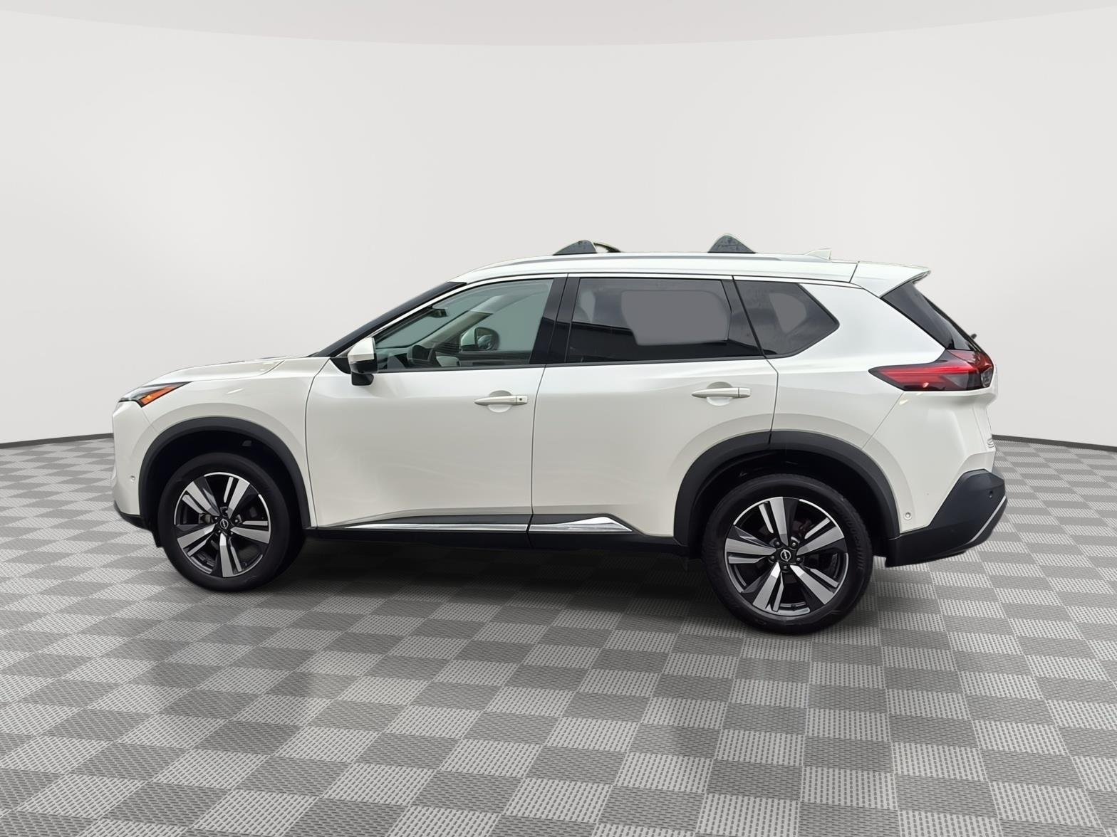 Used 2023 Pearl White TriCoat Nissan SL image 8