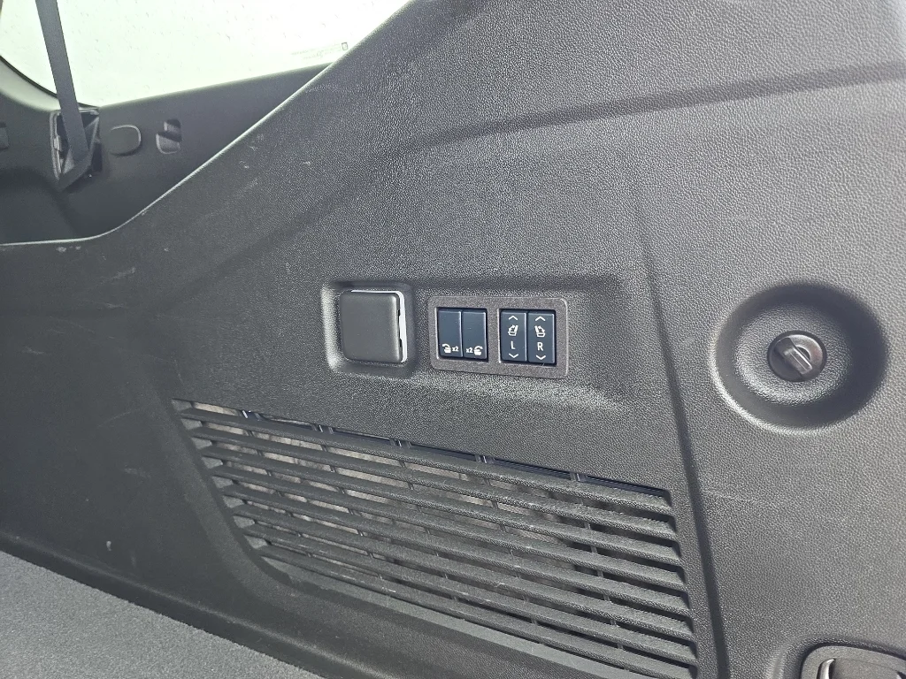 Used 2024 Black Chevrolet High Country image 33