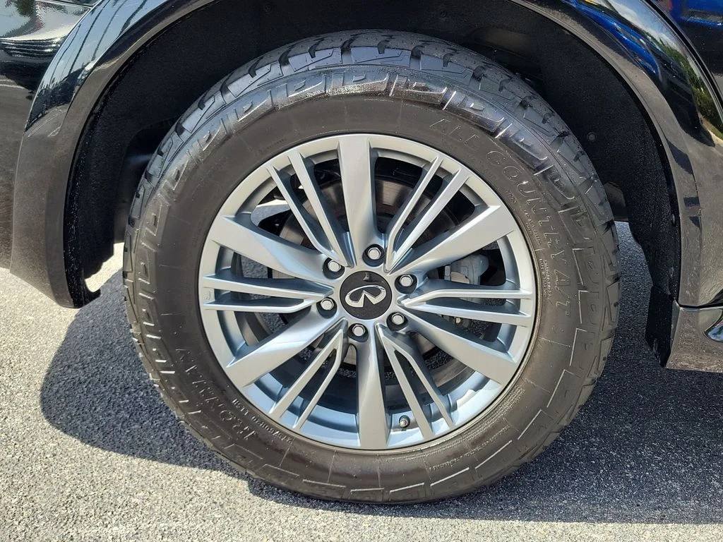 Used 2021 Black INFINITI LUXE image 8