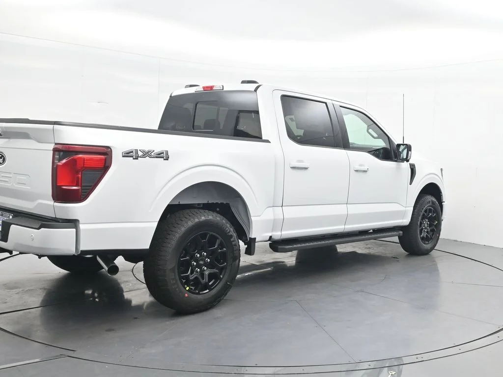 New 2026 Oxford White Ford XLT image 7