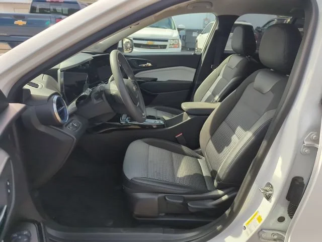 Used 2025 Summit White Chevrolet LT image 17