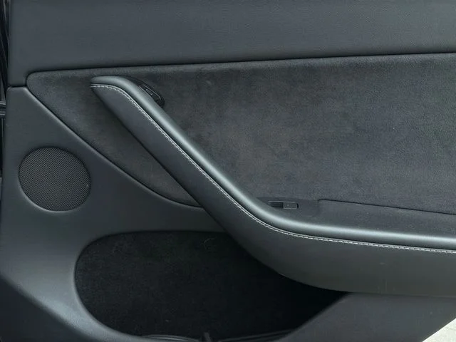 Used 2024  Tesla Long Range image 36