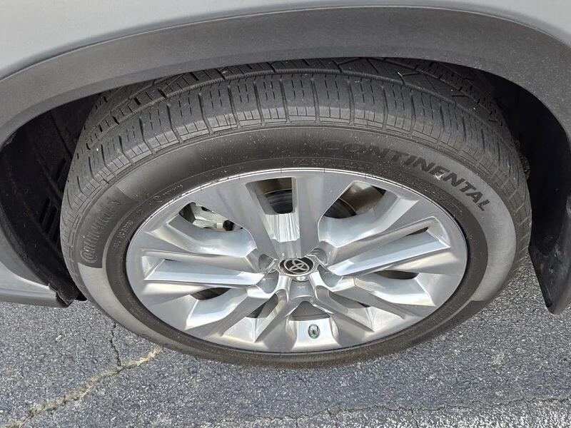 Used 2022 Celestial Silver Metallic TOYOTA LIMITED image 8