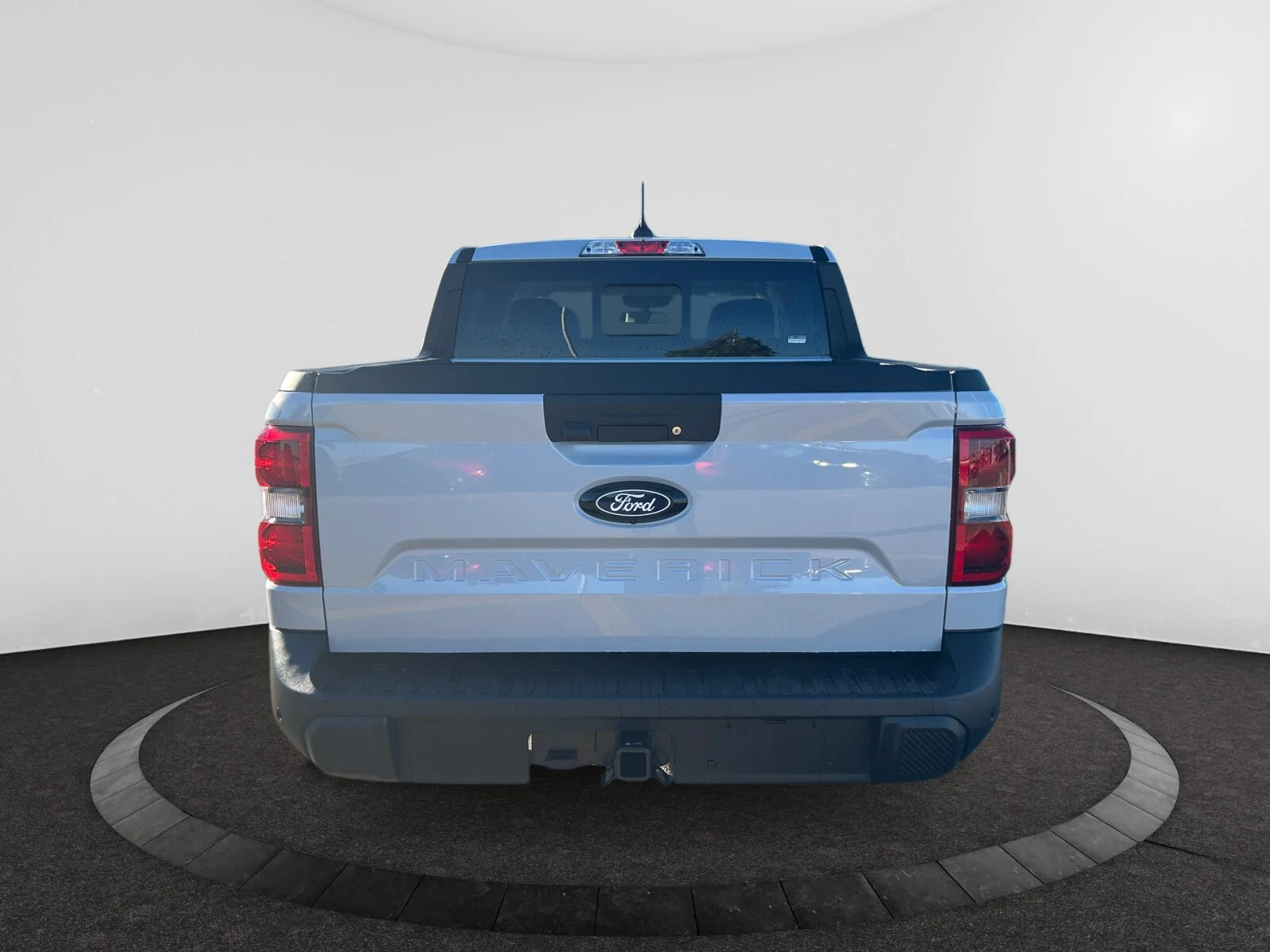 New 2026 Space White Metallic Ford LARIAT image 4