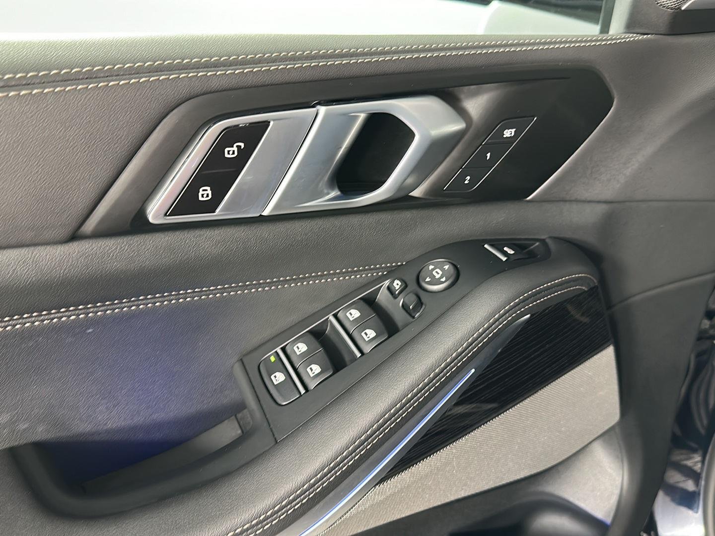 New 2026 Carbon Black Metallic BMW xDrive40i image 9