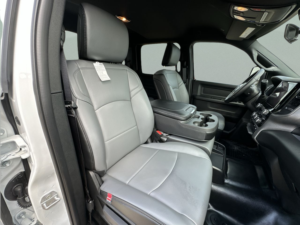 New 2026 Bright White Clearcoat RAM Tradesman image 39