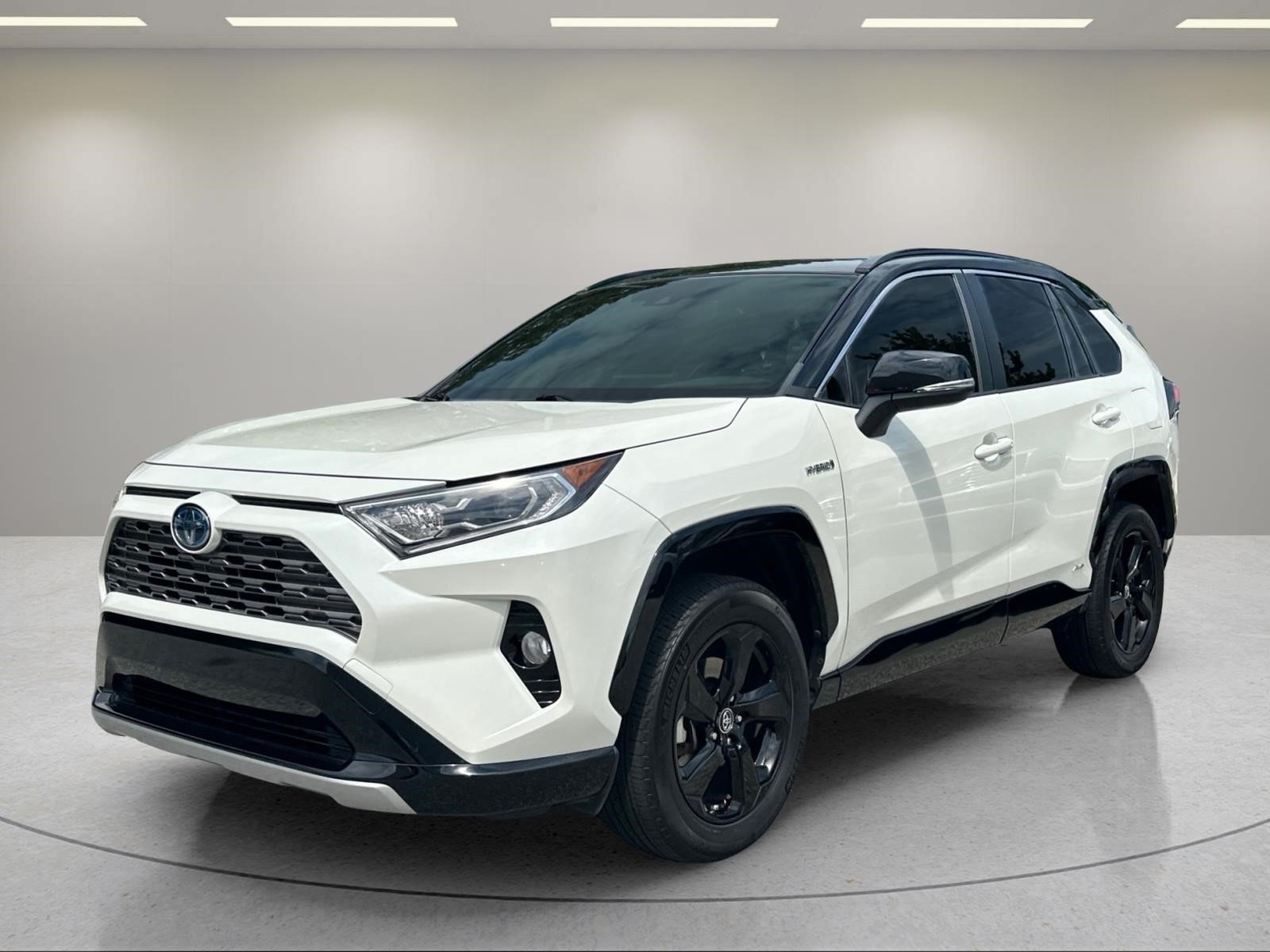 Used 2019 Blizzard Pearl Toyota Hybrid XSE image 1
