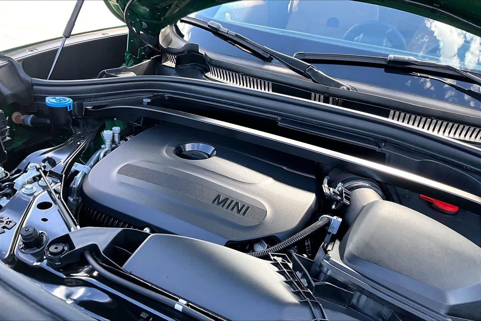 Used 2025 British Racing Green IV Metallic MINI S image 31