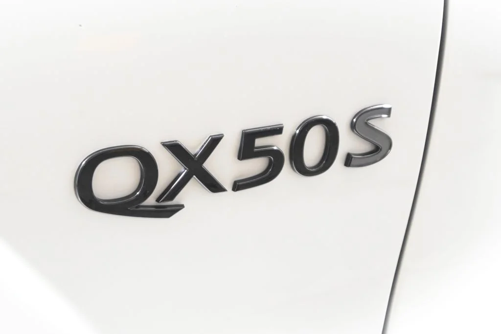 Certified Used 2023 White INFINITI SPORT image 40