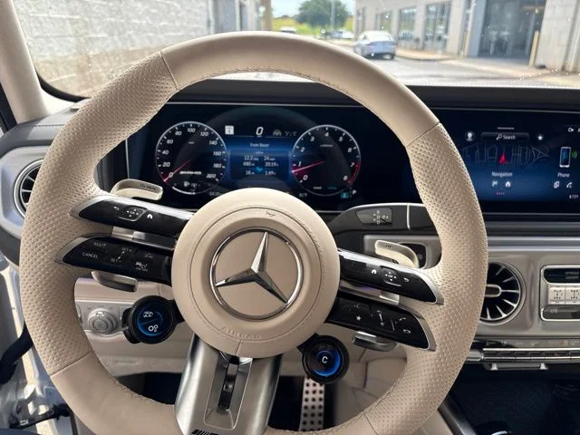 Used 2026 MANUFAKTUR Moonlight White Magno Mercedes-Benz G 63 AMG® image 11