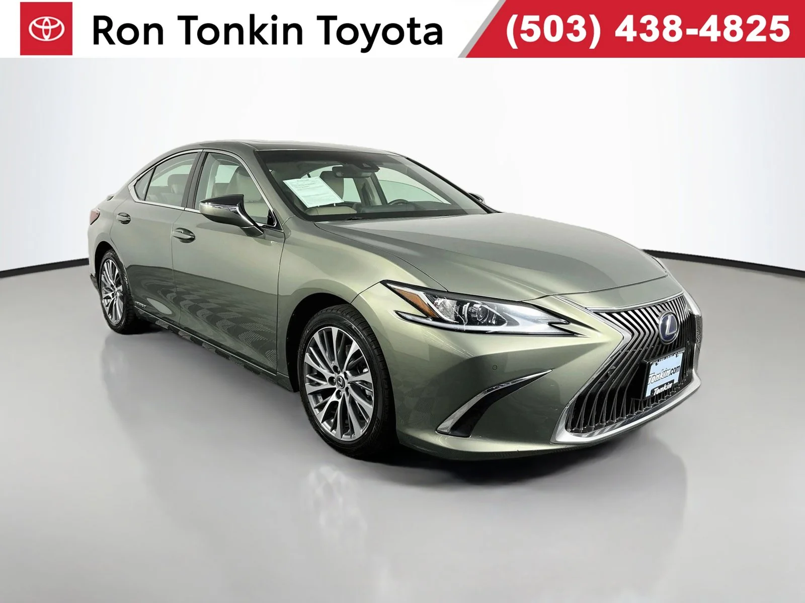 Used 2020 Green Lexus 300h image 1