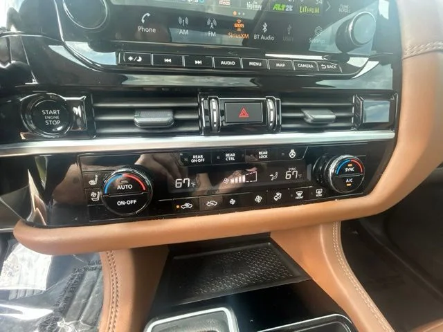 Used 2025 Silver Nissan Platinum image 26