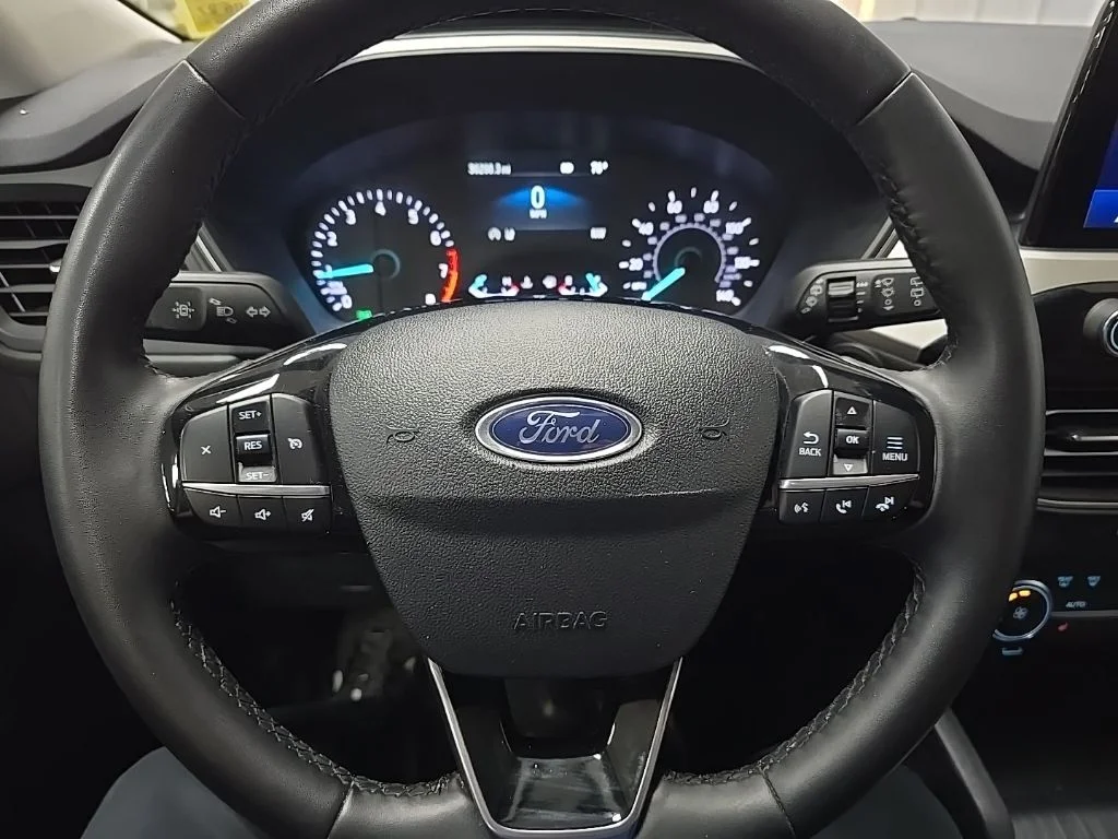 Used 2022 Gray Metallic Ford SE image 22