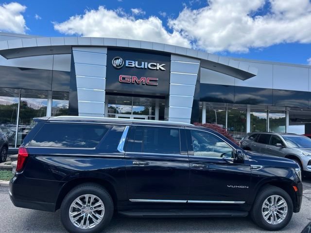 Used 2022 Midnight Blue Metallic GMC SLT image 2