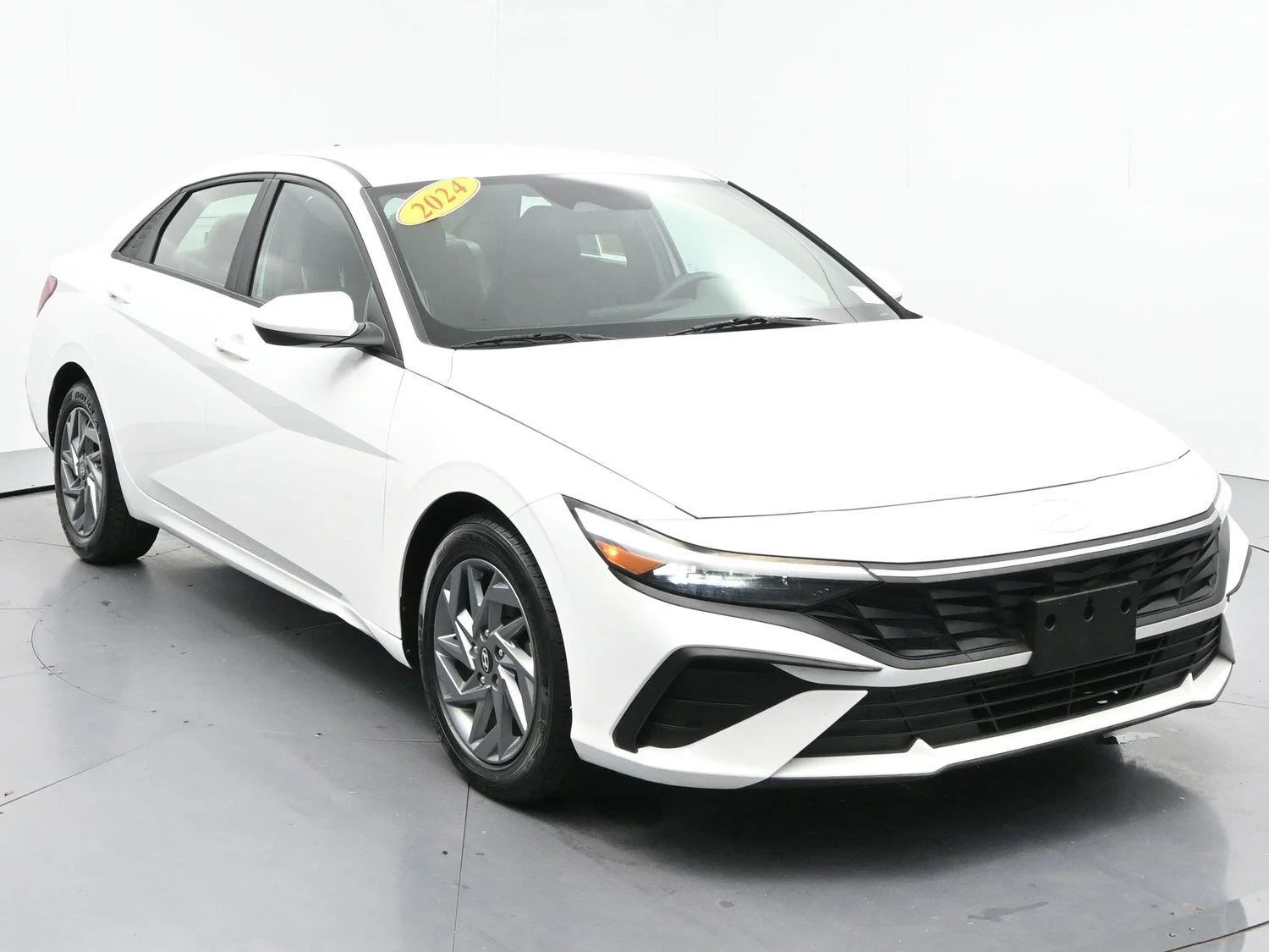 Used 2024 Serenity White Hyundai SEL image 2
