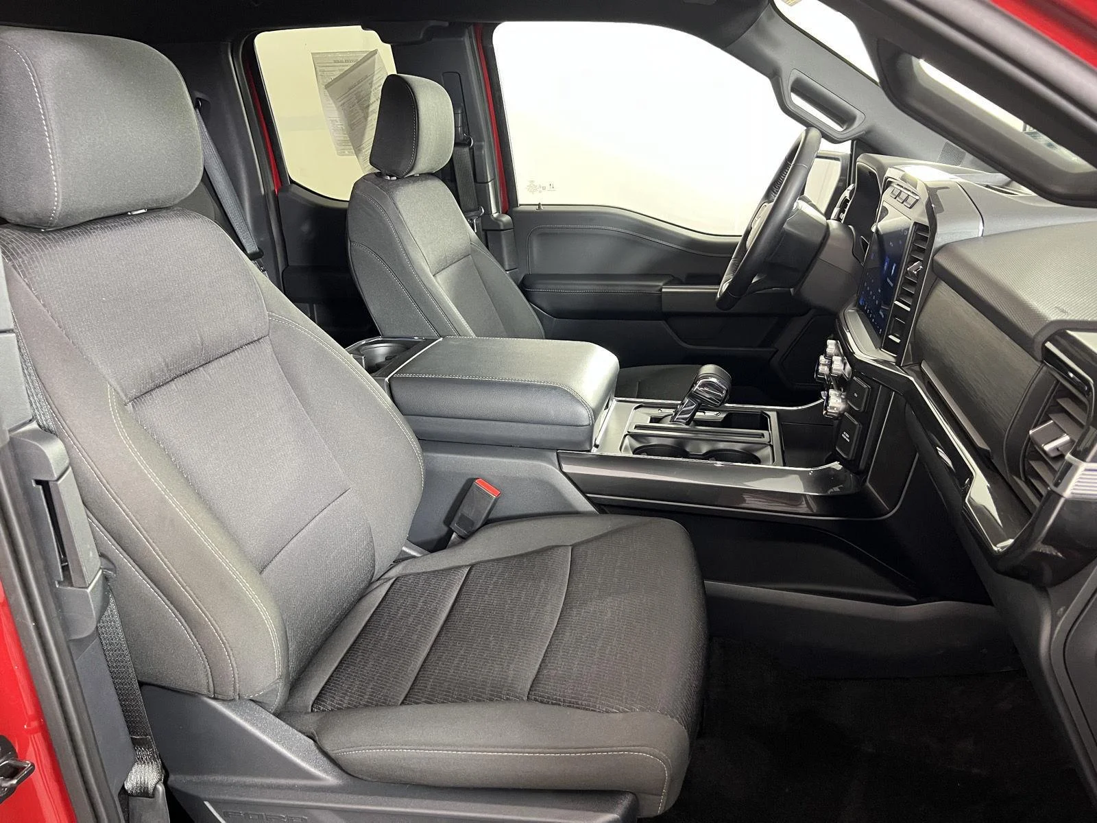 Used 2022  Ford XL image 19