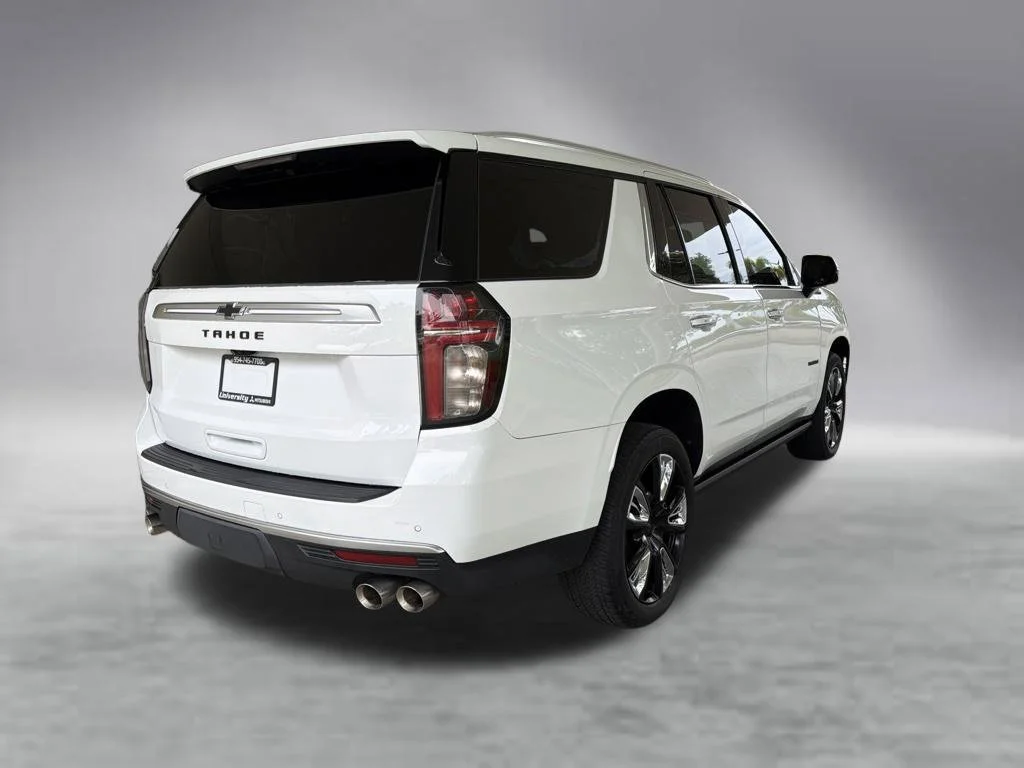 Used 2022 White Chevrolet High Country image 3