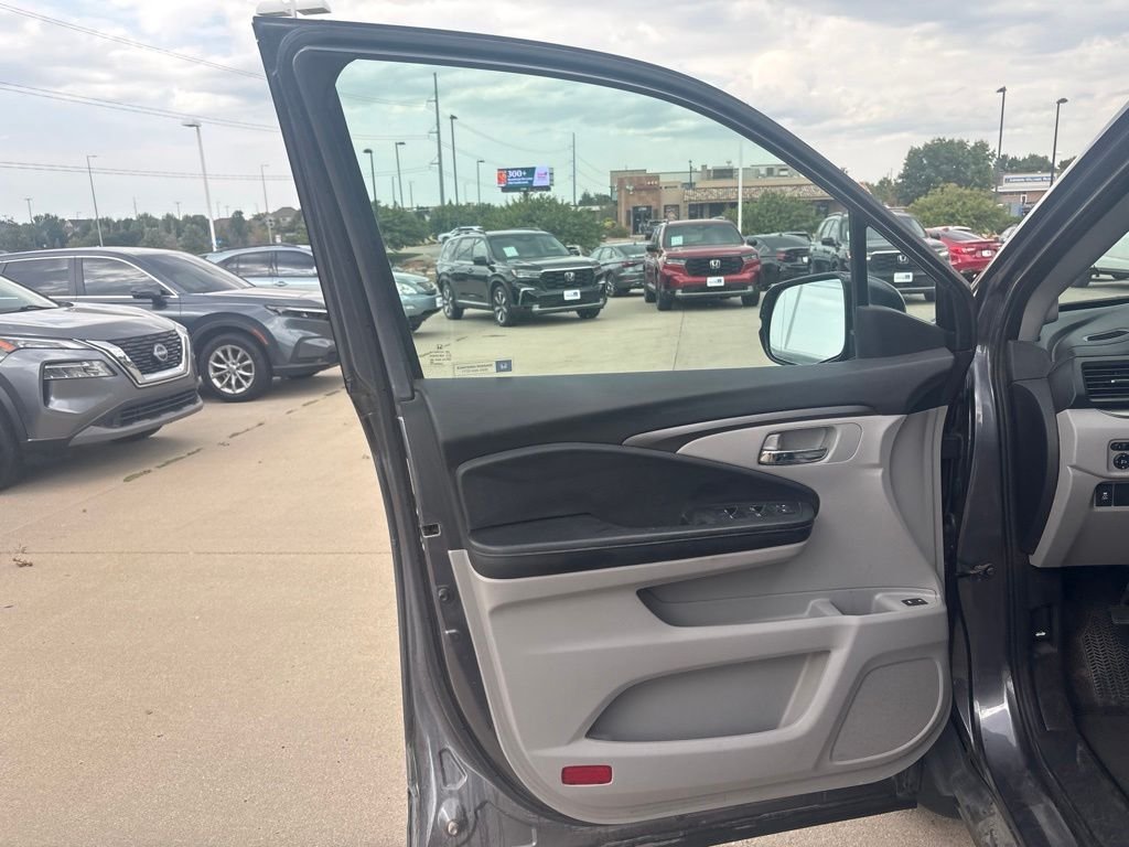 Used 2016 Gray Honda EX-L image 9