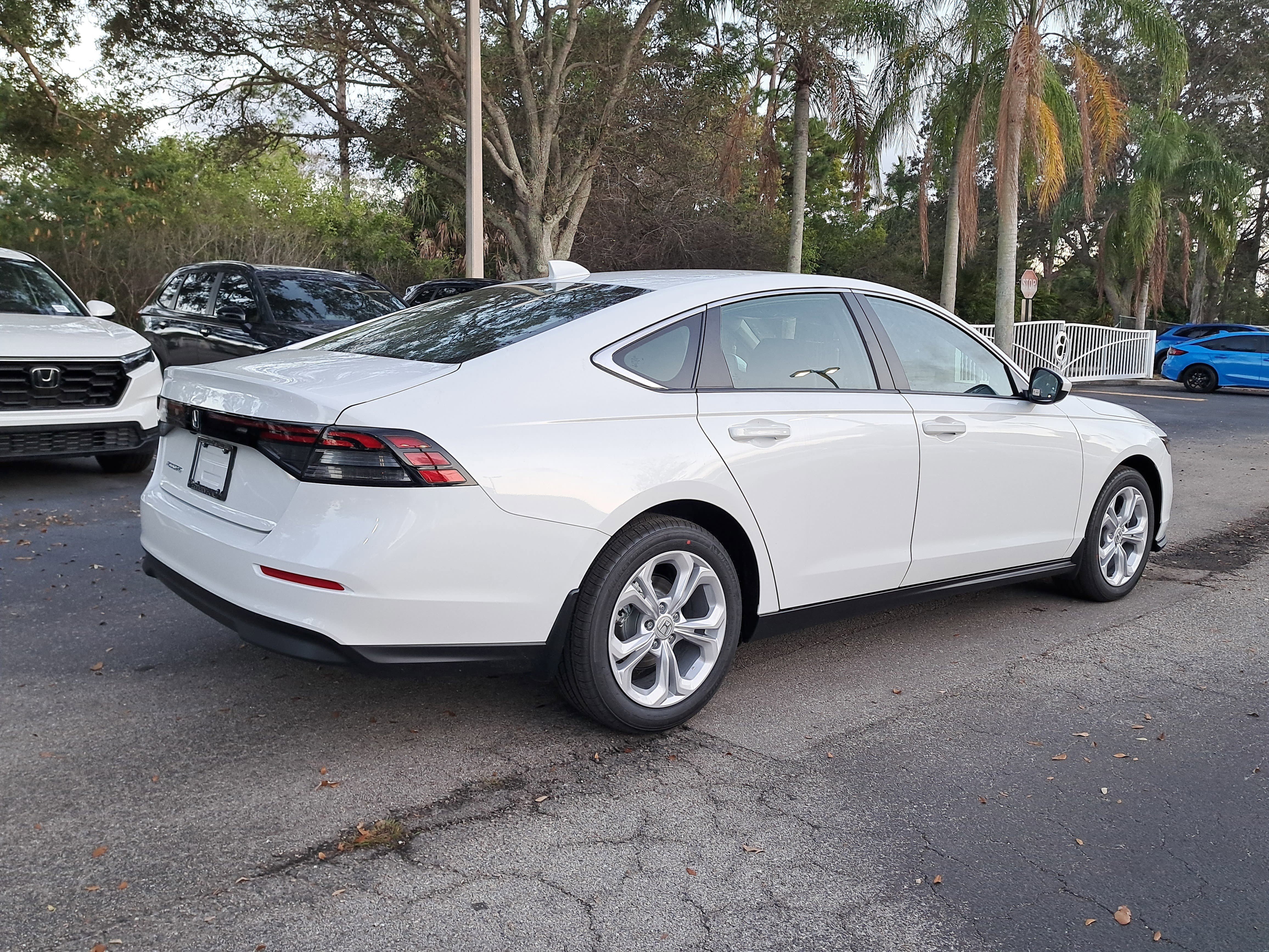 New 2026 Platinum White Pearl Honda LX image 6