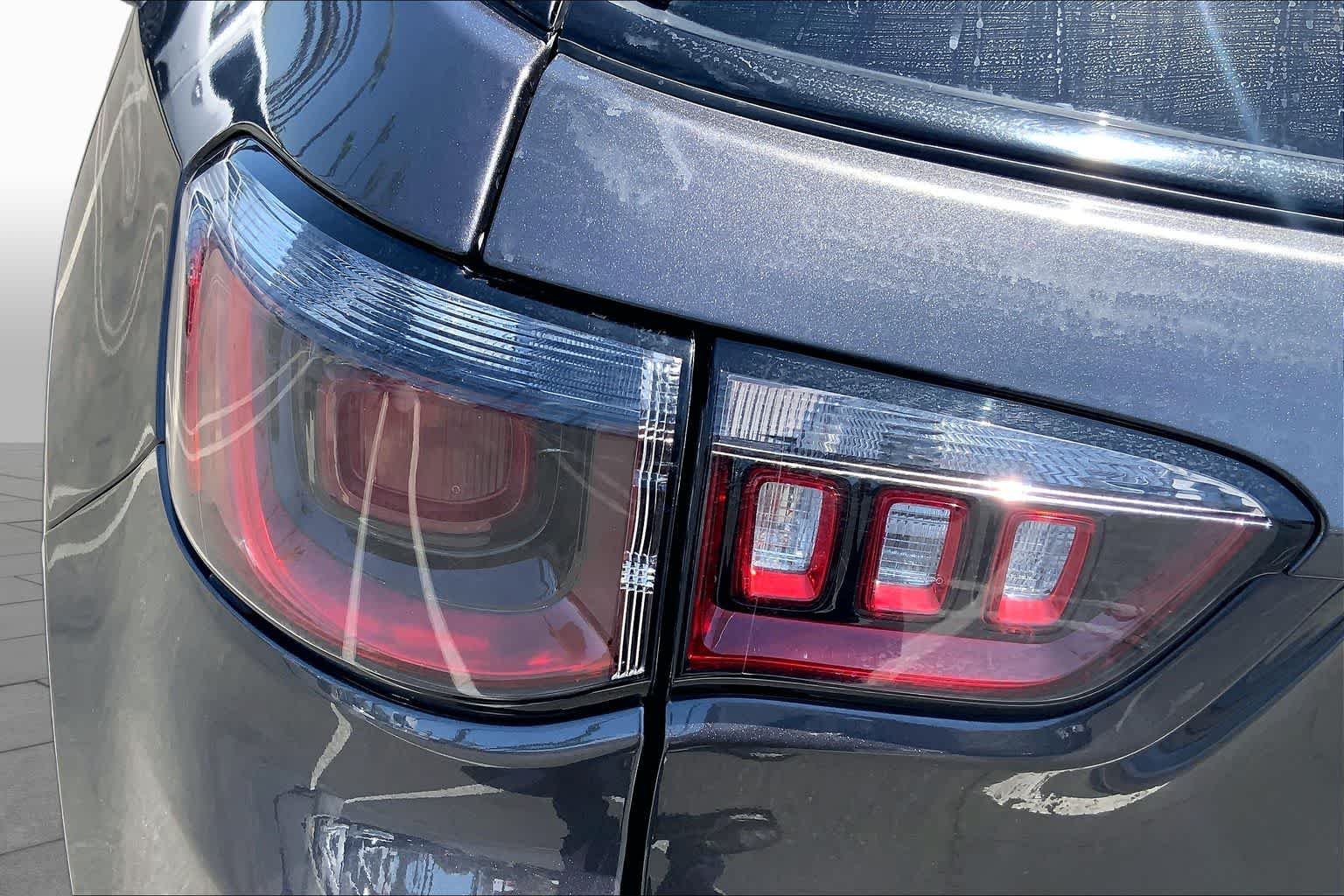 Used 2023 Granite Crystal Metallic Clearcoat Jeep Altitude image 28