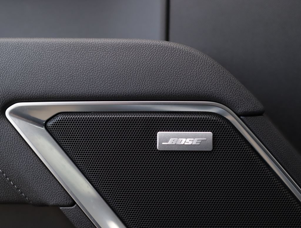 Used 2025 Summit White GMC Elevation image 26