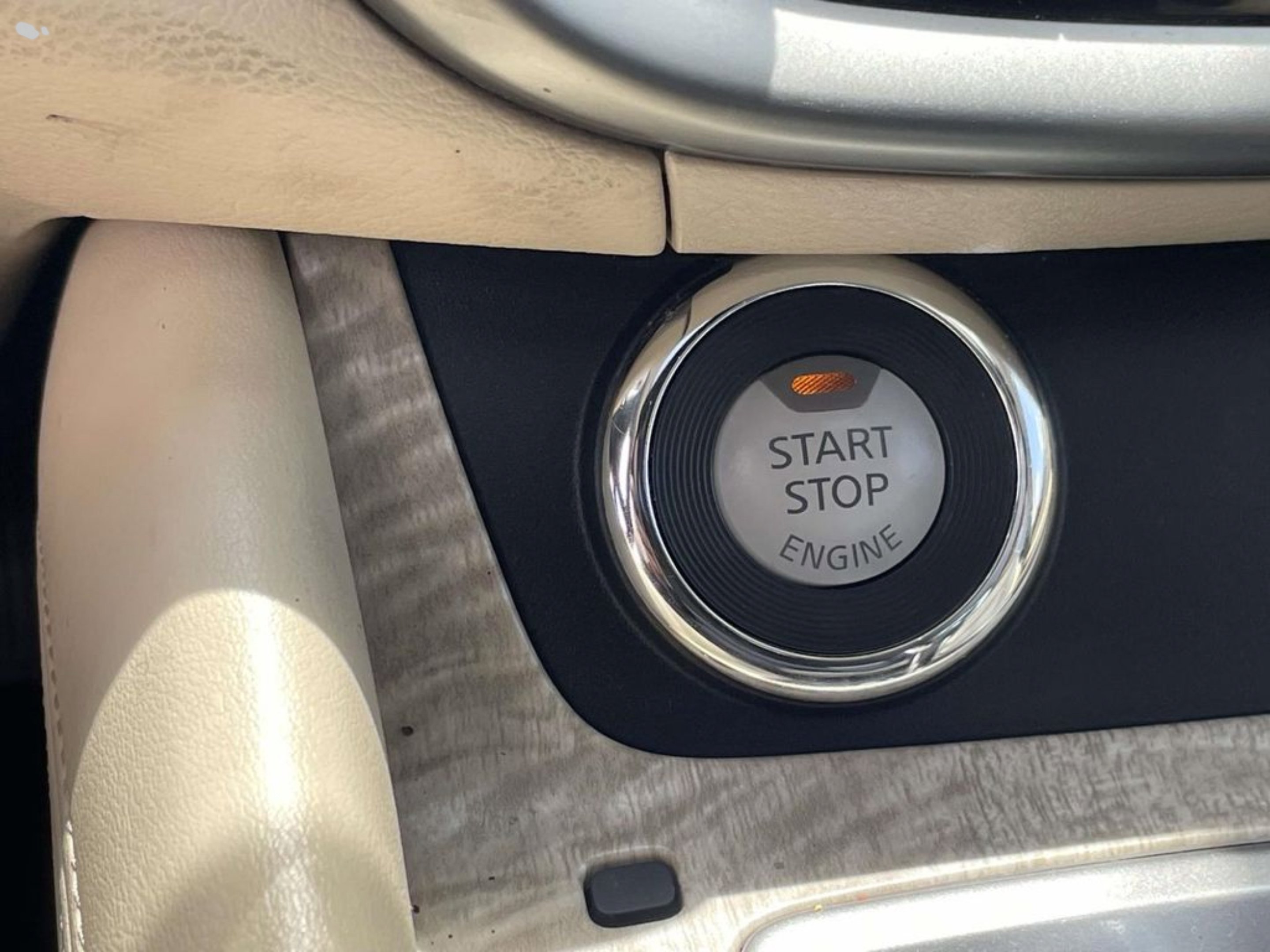 Used 2024 White Nissan SL image 32