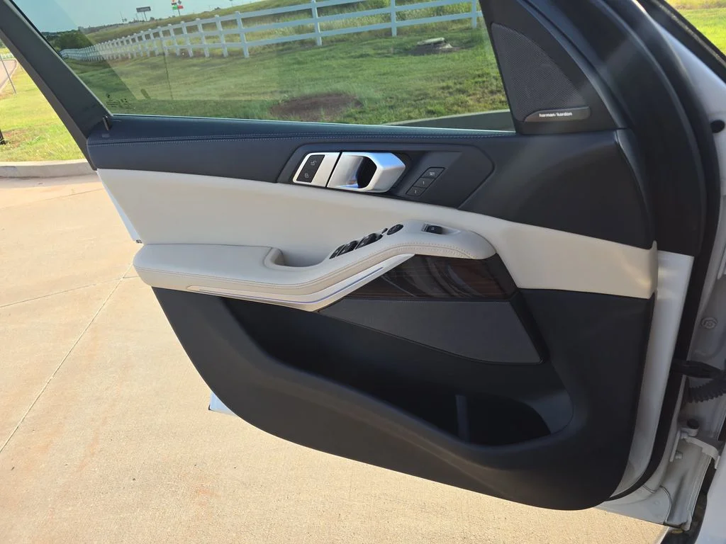 Used 2020 White BMW xDrive40i image 28