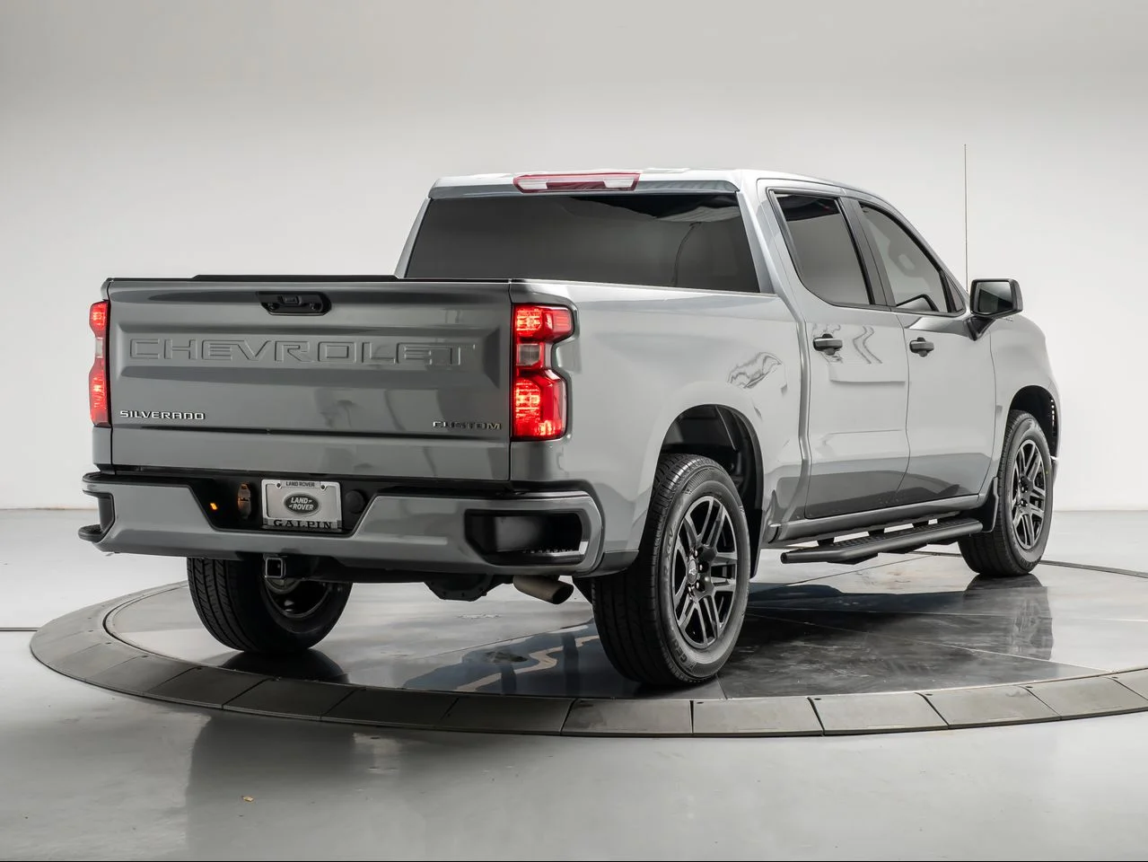 Used 2023 Sterling Gray Metallic Chevrolet 2WD Crew Cab Short Bed Custom image 5