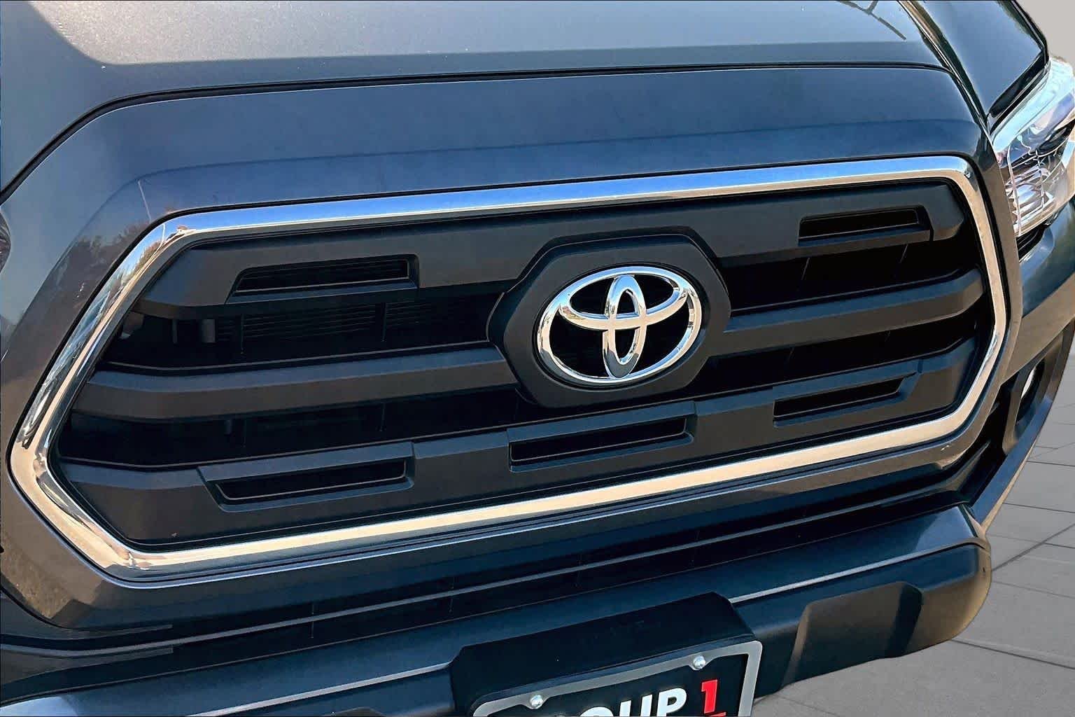 Used 2017 Magnetic Gray Metallic Toyota SR5 image 29