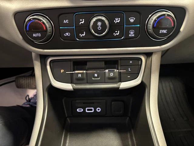 Used 2022 Black GMC SLT image 21