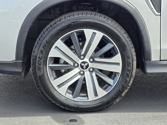 Certified Used 2024 Alloy Silver Metallic Mitsubishi 2.0 S image 28