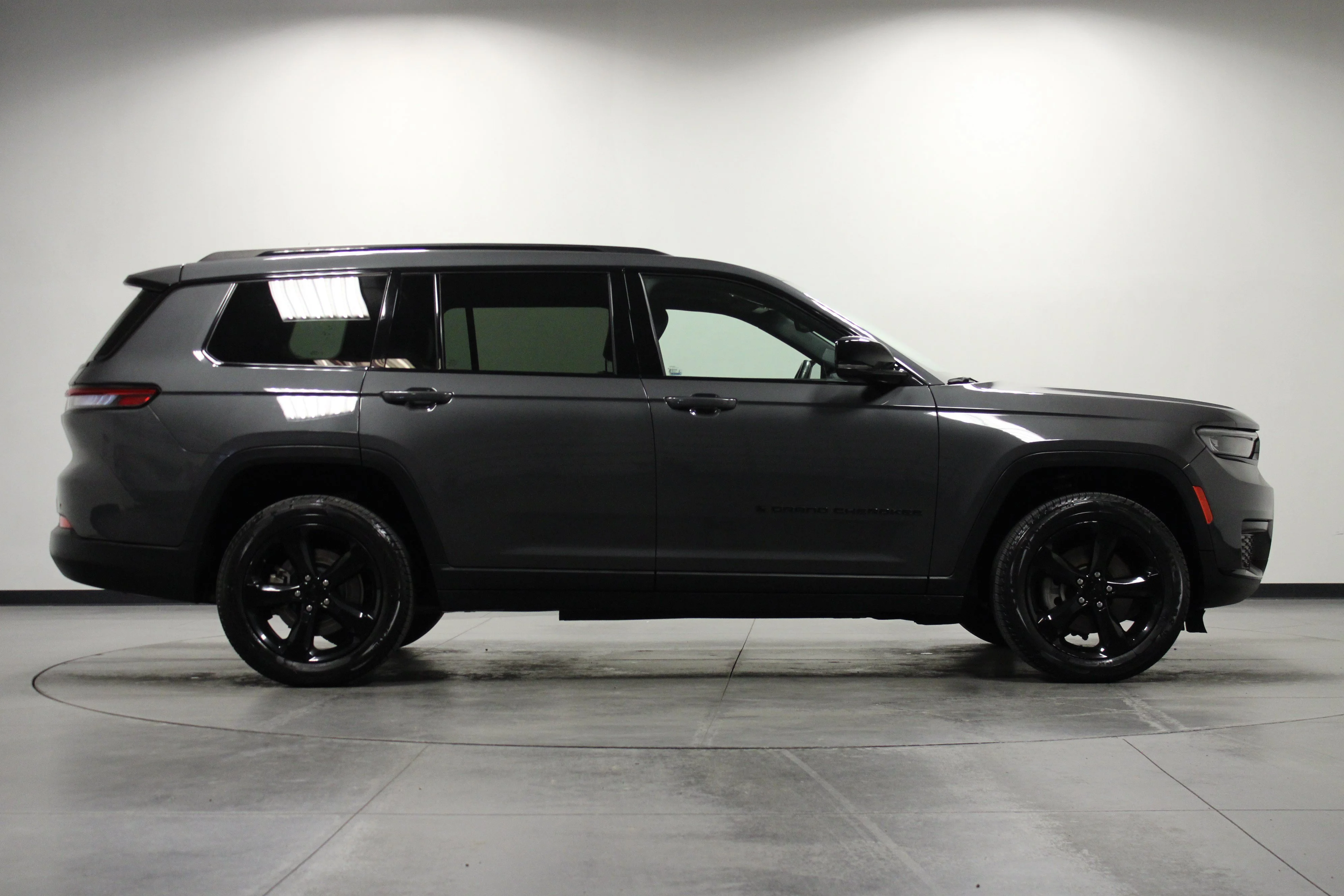 Used 2022 Baltic Gray Metallic Clearcoat Jeep Altitude image 3