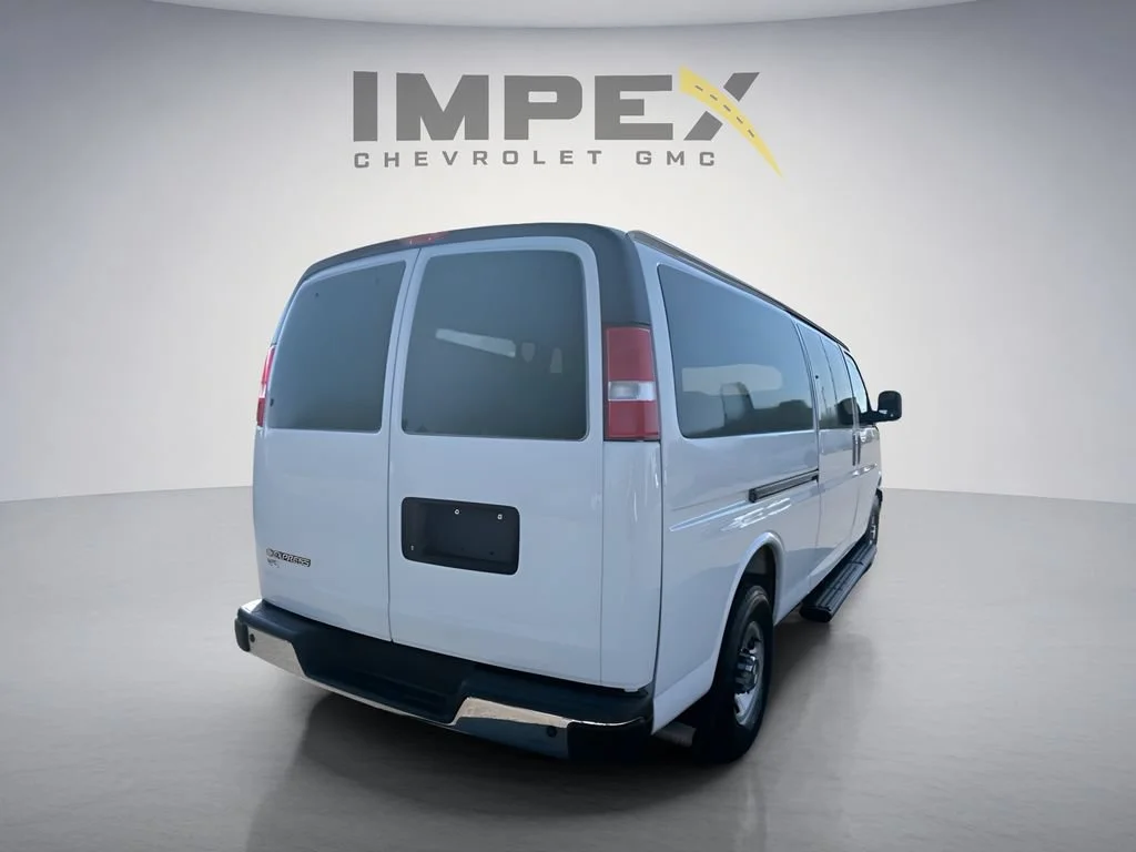 Used 2025 Summit White Chevrolet 1LT image 5