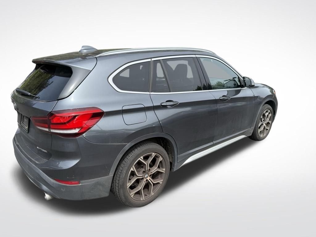 Used 2021 Mineral Gray Metallic BMW xDrive28i image 3