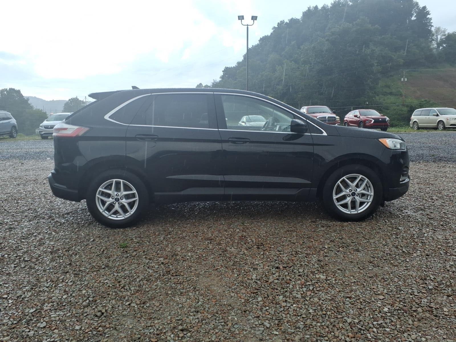Used 2022 Agate Black Ford SEL image 8