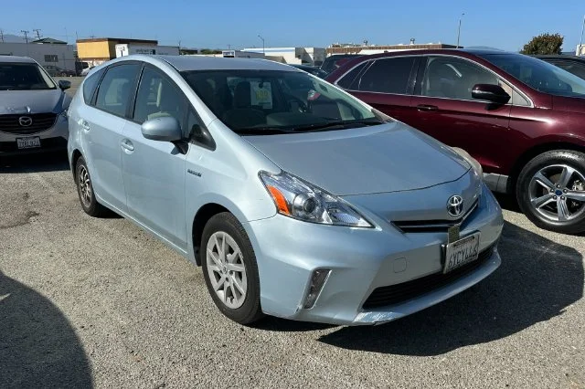 Used 2013 Blue Toyota Three image 2