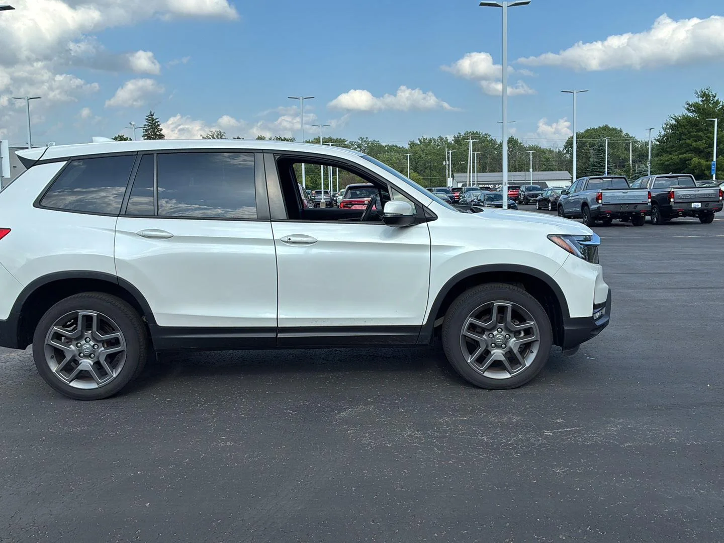 Used 2023 Platinum White Pearl Honda EX-L image 17