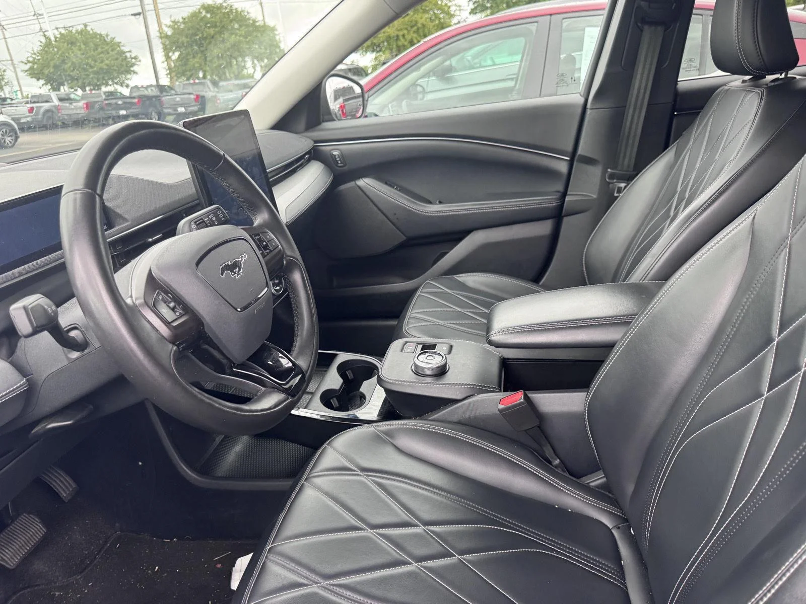 Used 2022 Shadow Black Ford Select image 7