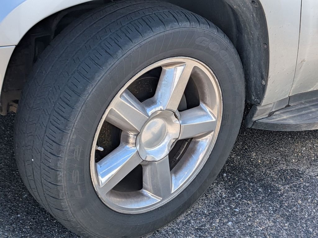 Used 2010 Silver Chevrolet LT image 8