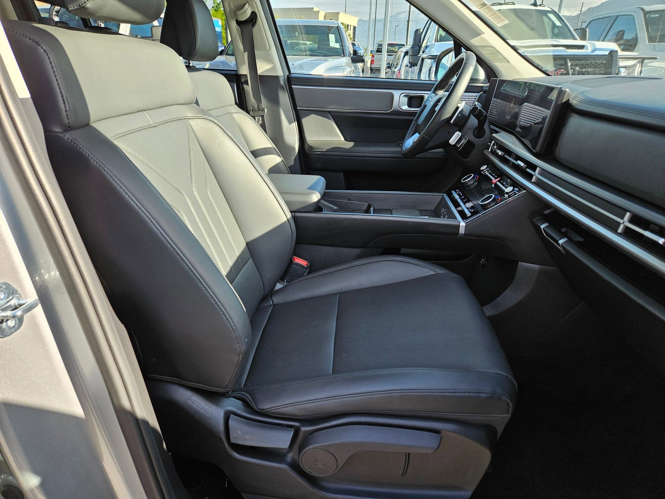 Used 2026 Shimmering Silver Hyundai SEL image 31