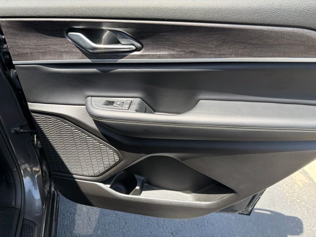 Used 2025 Gray Jeep Limited image 19
